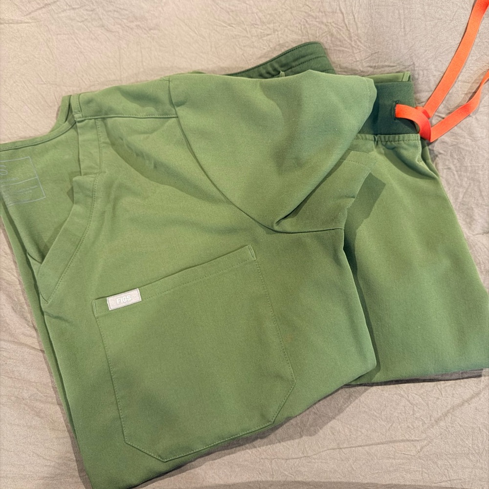 Figs Women's Dark Olive Catarina scrub top - Picture 2 of 4
